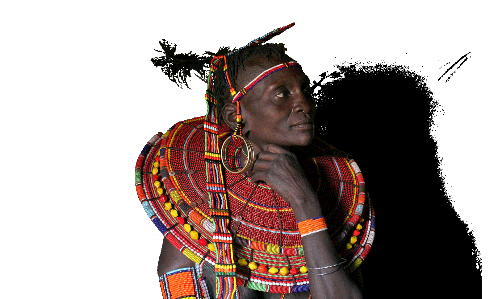 Mujer masai pensativa